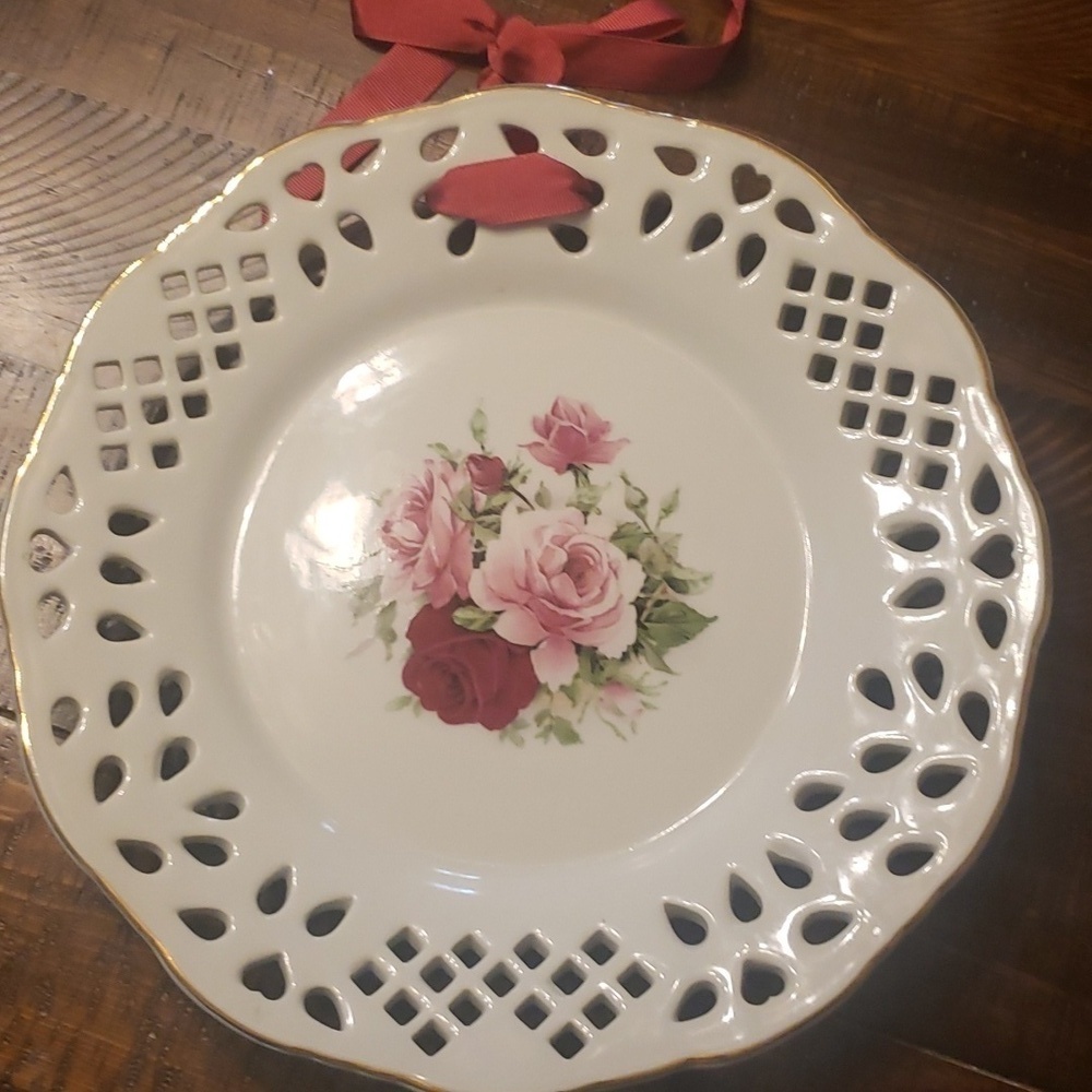 Formalities by Baum Bros Victorian Rose Round Plate 10 Inch Creamy White